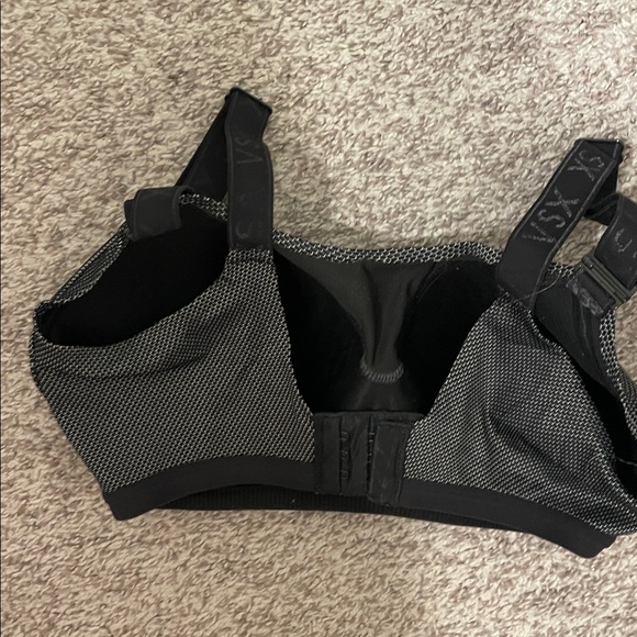 Victoria’s Secret sports bra 34d - Picture 3 of 4